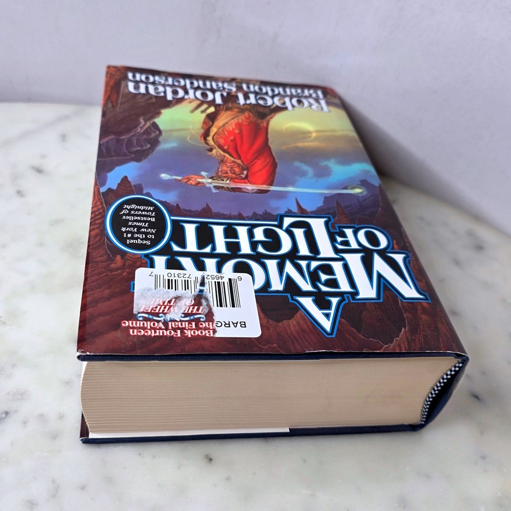A Memory of Light Robert Jordan Brandon Sanderson HC 1st Ed 6 Print 2013 WOT DJ - Picture 6 of 8